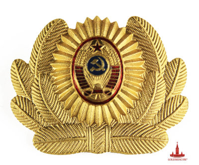 Кокарда «Герб СССР» Красивая парадная кокарда советского периода времени. Материал, анодированный алюминий с многоцветным эмалевым заполнением. Золотистый цвет кокарды, изготовленной для головного убора, подчеркивает значимость и эстетику украшения военной формы и представляет безусловный интерес в качестве оригинального памятного подарка для человека, ценящего историю убранства униформ служащих Советского Союза. Размер кокарды 45х58 мм.